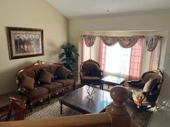 Dining room furniture set