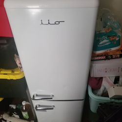 IIO Vintage Refrigerator