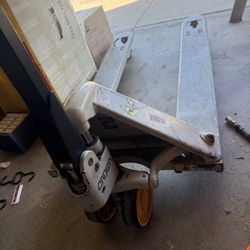 crown pallet jack