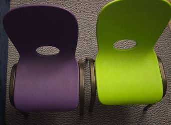 2 Kids Hard Plastic Chairs Metal Legs Durable