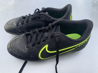NIKE Tiempo Soccer Cleats
