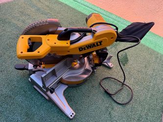 DeWalt 15 Amp Corded 12 in. Double-Bevel Compound Miter Saw