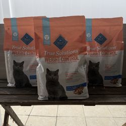 Cat food NEW ! No expired