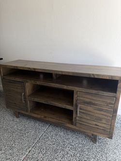 Tv Stand/Entertainment Center
