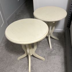 Set : Off White Pedestal Tables (2) 