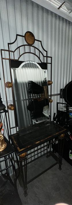 Stand/mirror