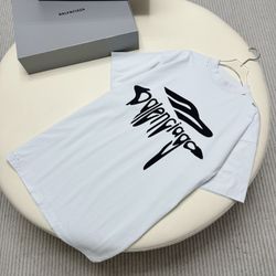 NEW Balenciaga Distressed Logo Print T-Shirt (White/Black)