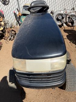 Riding tractor