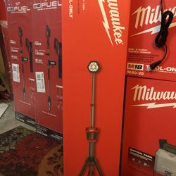 Milwaukee Rocket Dual Power Tower Light 