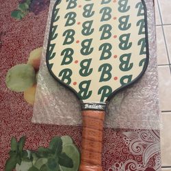 Baller. Pickle Ball Paddle and 3 Balls