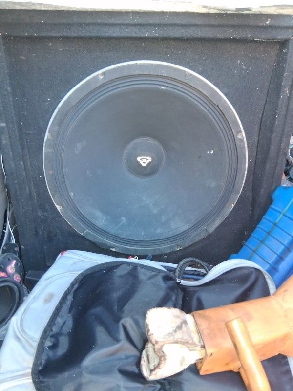 18 Inch Cerwin Vega Pounds Don't Know Anything But It Pounds