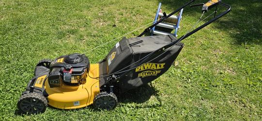 Dewalt Self-Propelled lawnmower