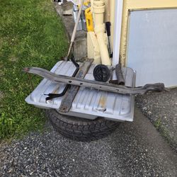 1995 F150 19 Galon Gas Tank & Spare Tire And Attachment Parts $100