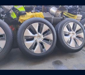 Tesla 19 Inch Wheels Wit Tires