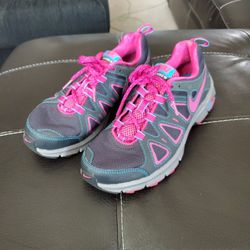 Girls Nike Alvord 10 Size 8.5