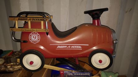 Radio Flyer Fire Engine No. 9 Ride-On Toy