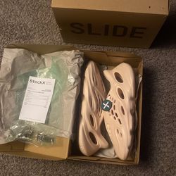 Foam runner Stock X Verified . Size 11