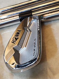 HONMA TW 737VS W-FORGED IRONS 4-10 ,7 IRONS TOTAL. FITTED WITH JAPANESE NS PRO 950G REGULAR FLEX STEEL SHAFTS, GP TOUR WRAP GRIPS. EXCELLENT CONDITION