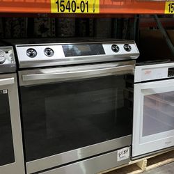 SAMSUNG 6.3 cu. ft. Smart Rapid Heat Induction Slide-in Range with Air Fry & Convection+ in Stainless Steel ELECTRIC