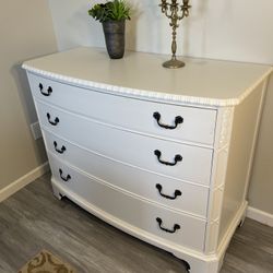 Antique Creme Dresser 4 Drawer