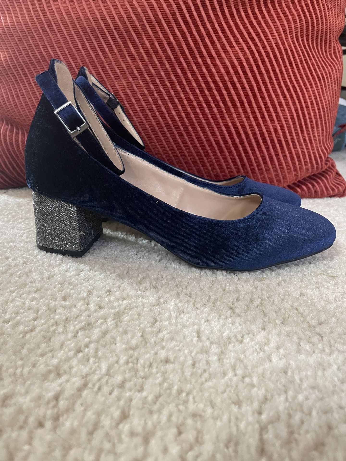 Size 8 Andrew Geller Blue Velvet And Sparkled 2” Heel