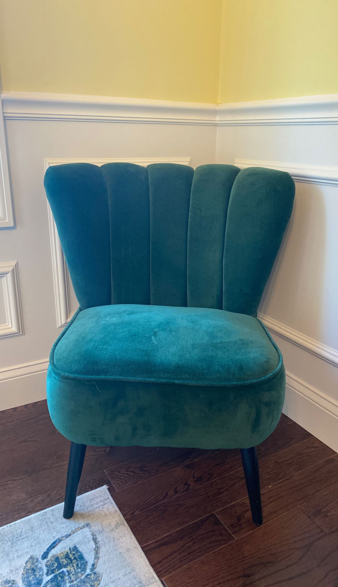 Accent chair emerald green