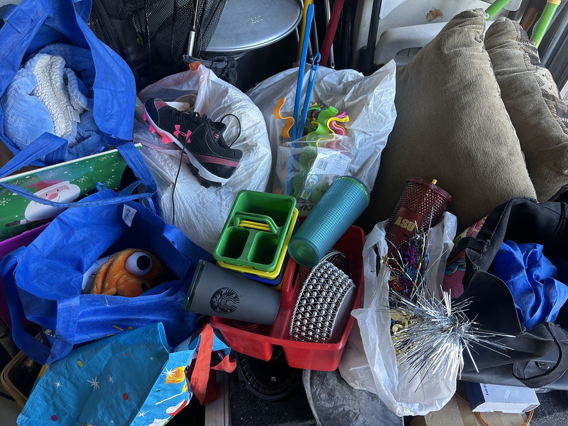 HUGE Bundle – Home, Holiday, Crafts, & More! ( $40)