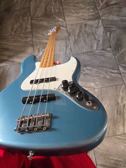 FENDER JAZZ BASS