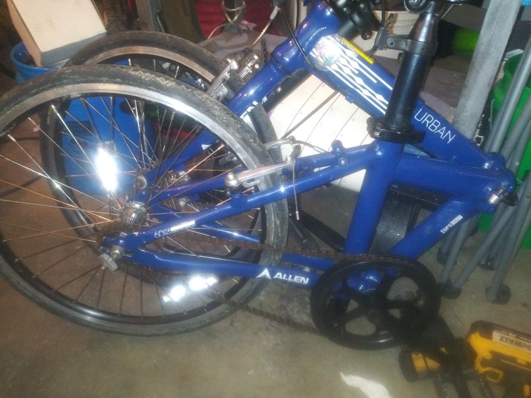 Urban Allen fold up bike folds up like a suitcase