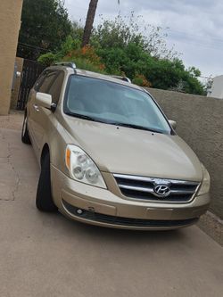2007 Hyundai Entourage minivan (Clean Title)