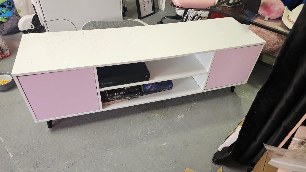 Entertainment center