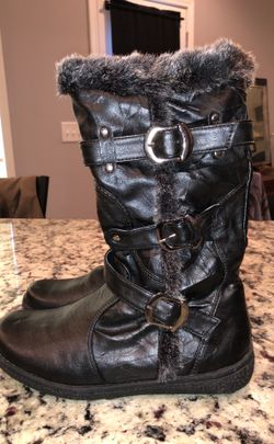Girls Black Boots w/ Fur, Strap & Buckle Detail sz 3