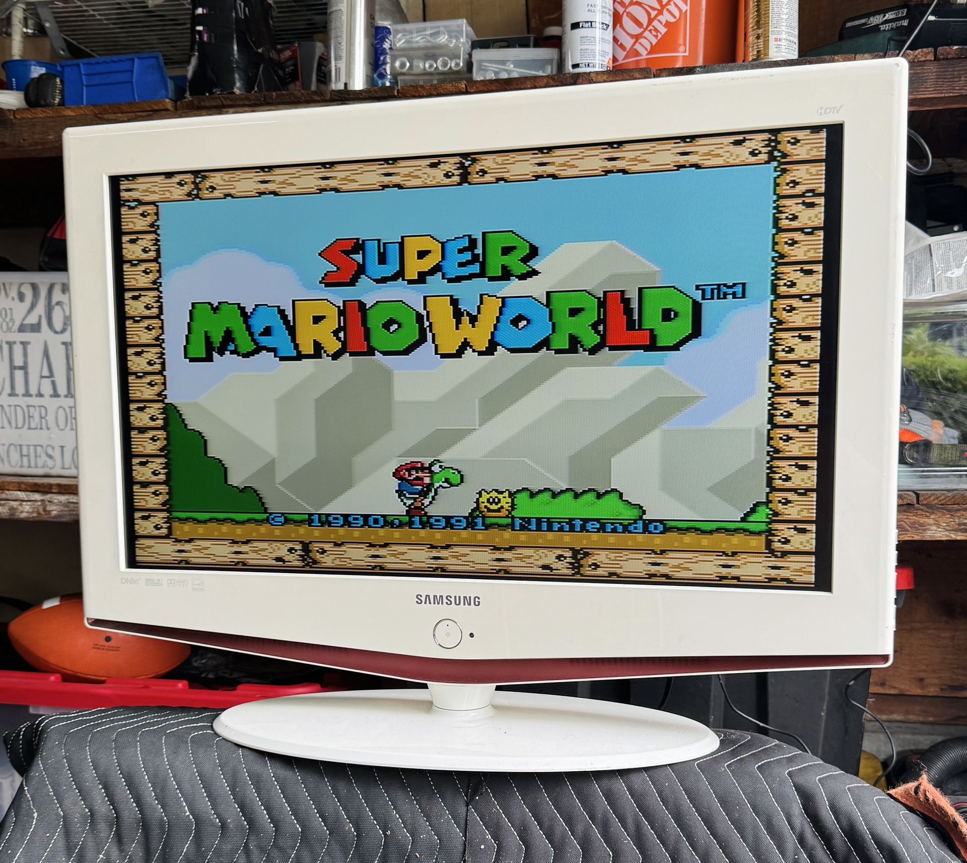 32” Samsung LCD TV