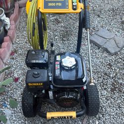 DEWALT 3600 PSI 2.5 GPM HONDA GX200 PRESSURE WASHER 