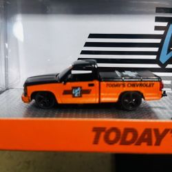 M2 Machines 1/64 Auto Haulers 1992 C1500 454 SS & 1985 Camaro IROC-Z