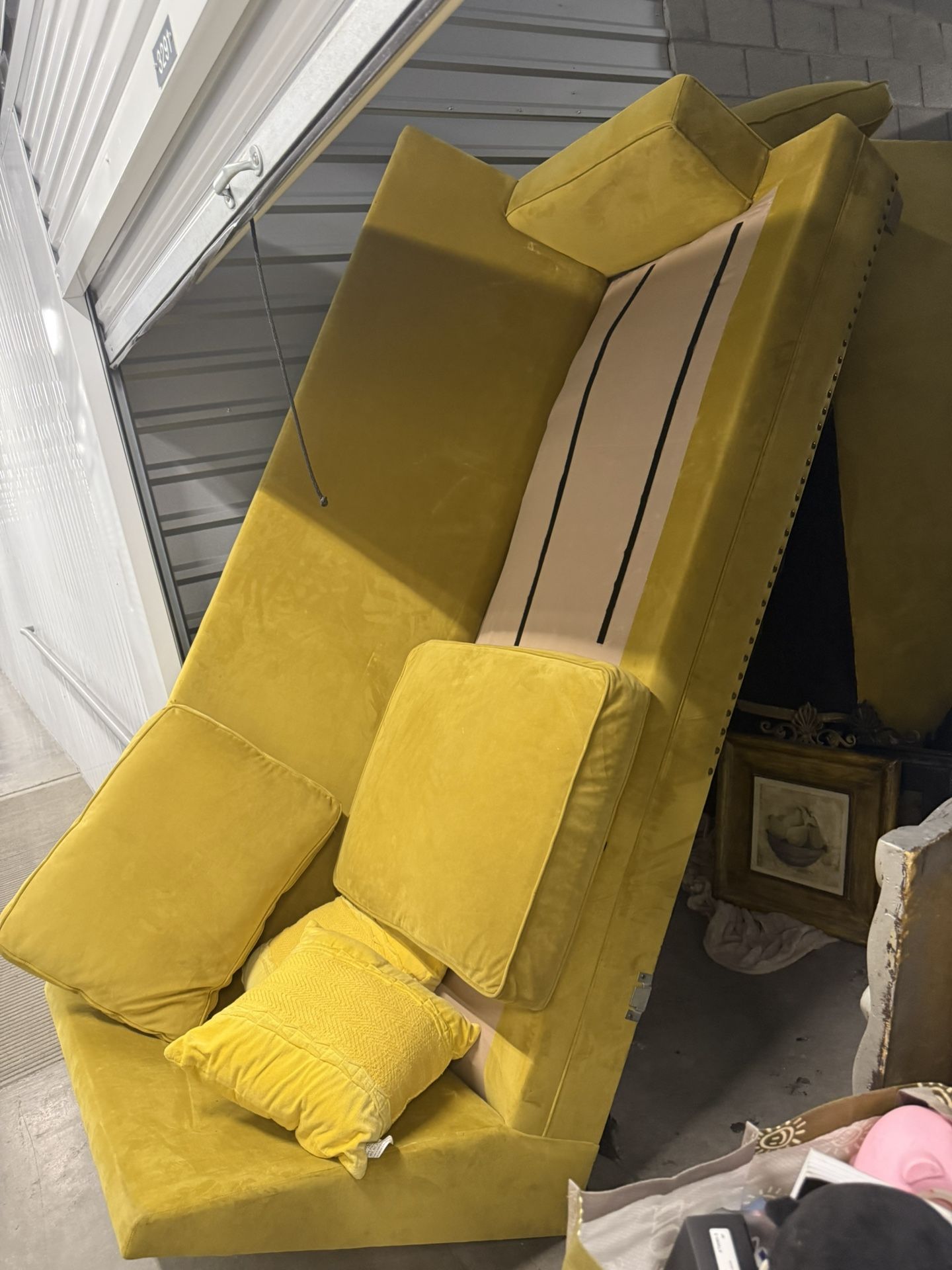 Free Sectional