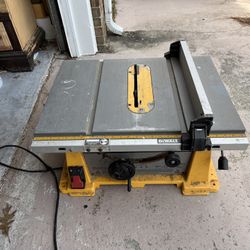 DeWALT Table Saw
