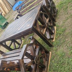 Bancas y mesas rusticas