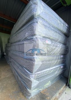Queen mattress pillow top set with box spring (2pc - new)