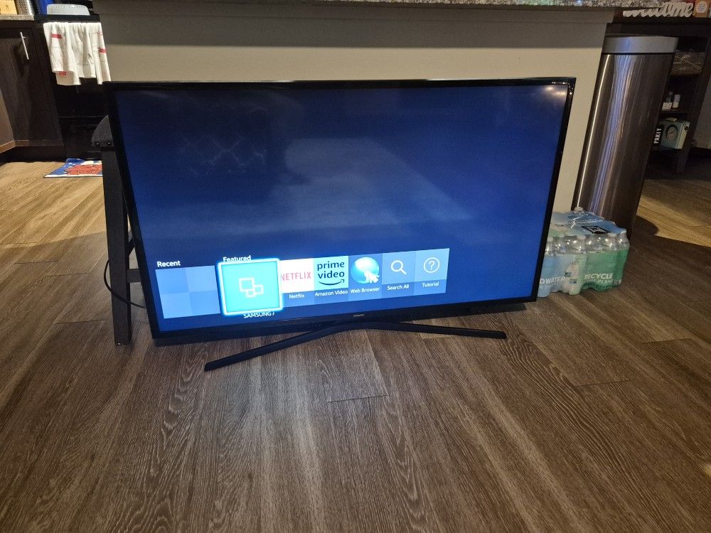 2015 Flat Screen Samsung 50" TV