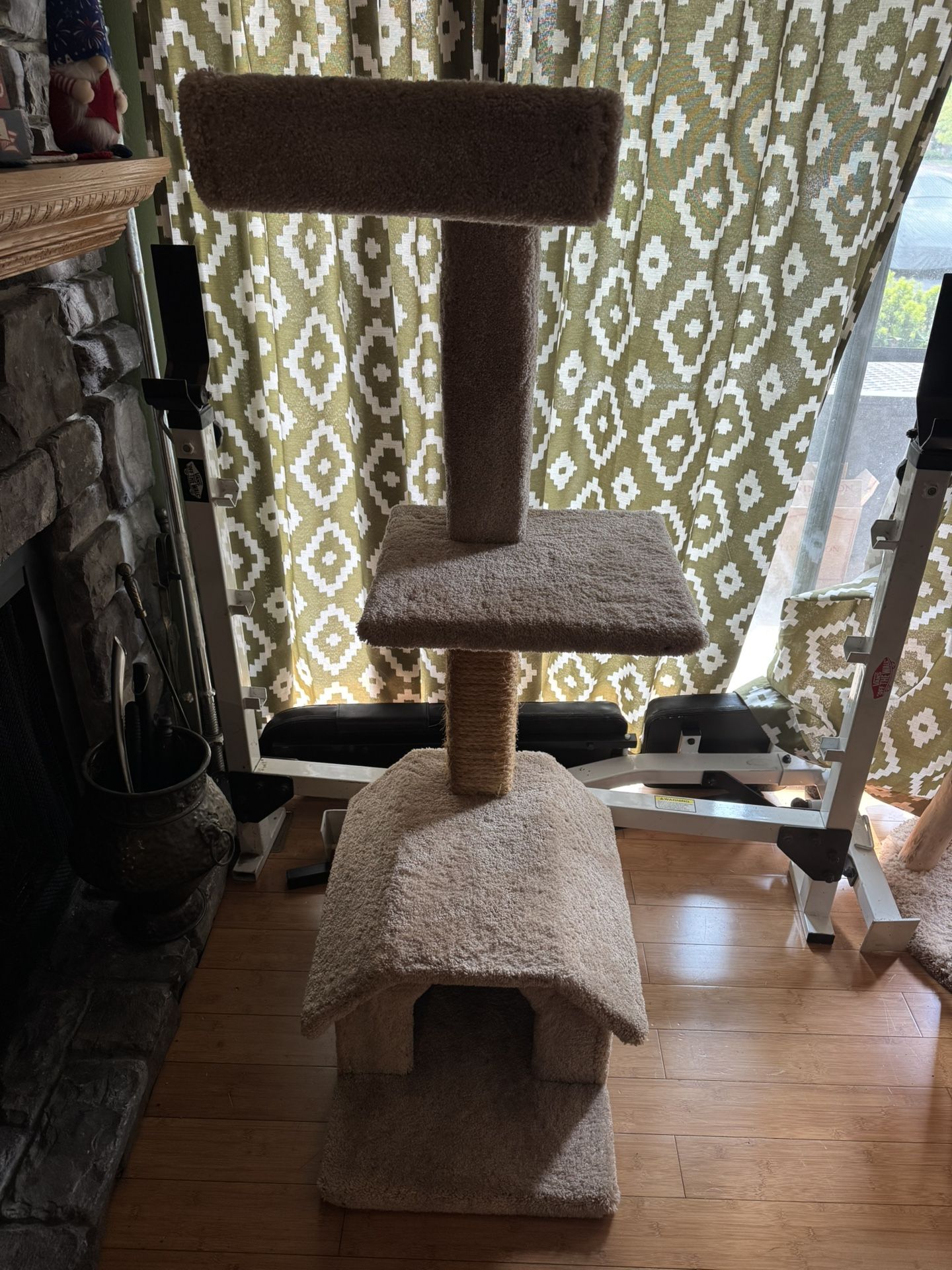 Cat Tree Like New No Damage And Clean