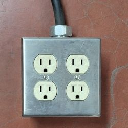 12 GA wire 20 amp twist lock X2