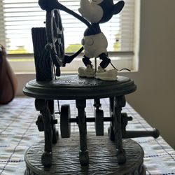 MICKEY MOUSE FIGURE DISNEY PARKS STEAMBOAT WILLIE CRANK TOY LTD 75TH ANIMATED