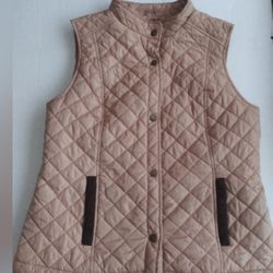 G.H. Bass & Co Vest : Women's Tan Quilted Button Up With Pockets Size Medium