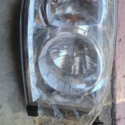 Fits 07-08 Dodge Ram 1500/07-09 2500 Passenger Side Headlight