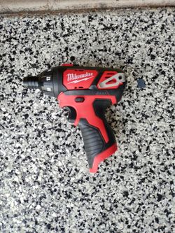 Milwaukee M12 Cordless Drill Driver Tool Only