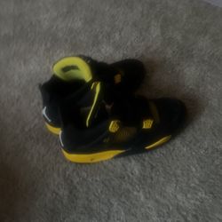 jordan 4s thunder 
