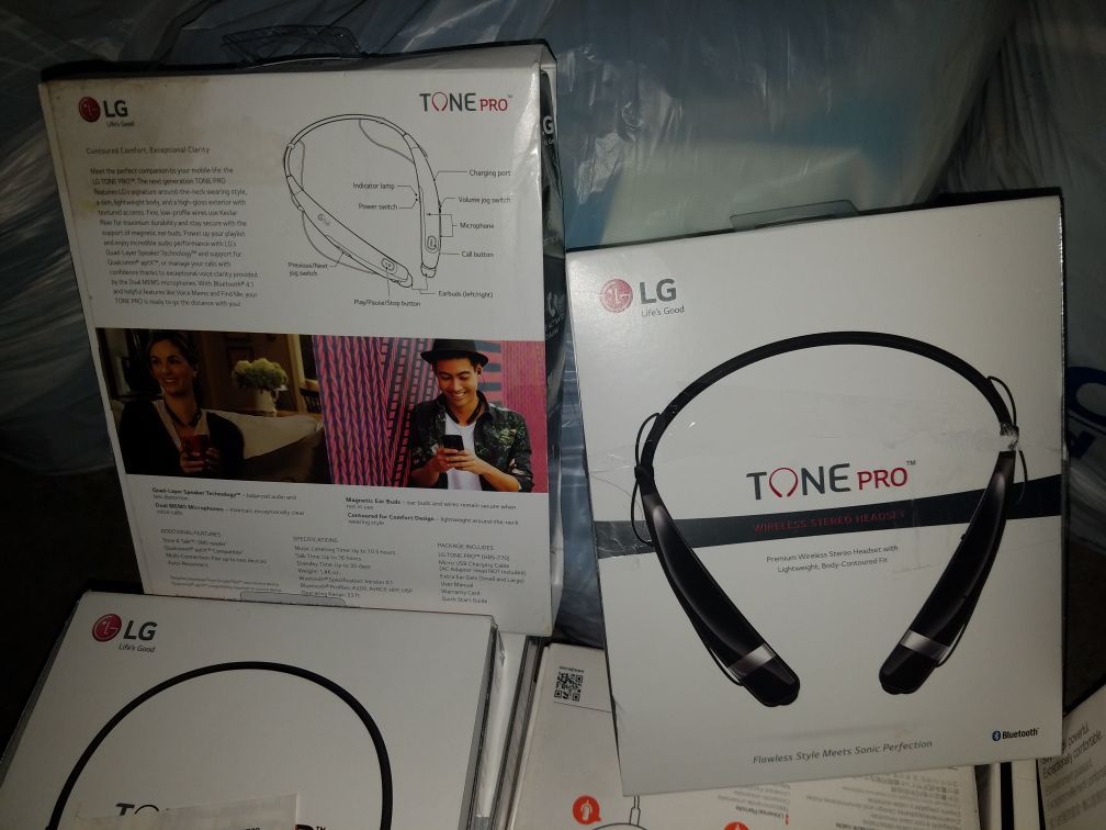 Brand new authentic headset with bluetuth lg tone, LG force and jbl 35 each...