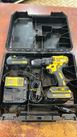 Dewalt 1/2 drill w/ charger & two 1.5ah batteries