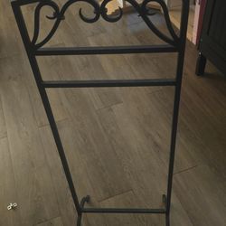 Universal  mats for suv, like Subaru + rav4 + and others plus a little Bluetooth speaker